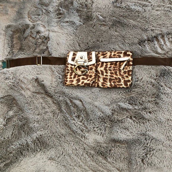 Leopard GUESS belt bag - Picture 5 of 16